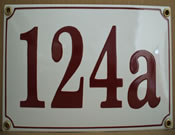 22 x 13 cm – voor 4 of 5 cijfers/letters bijvoorbeeld “12-14” of “123a” (foto 4). 
